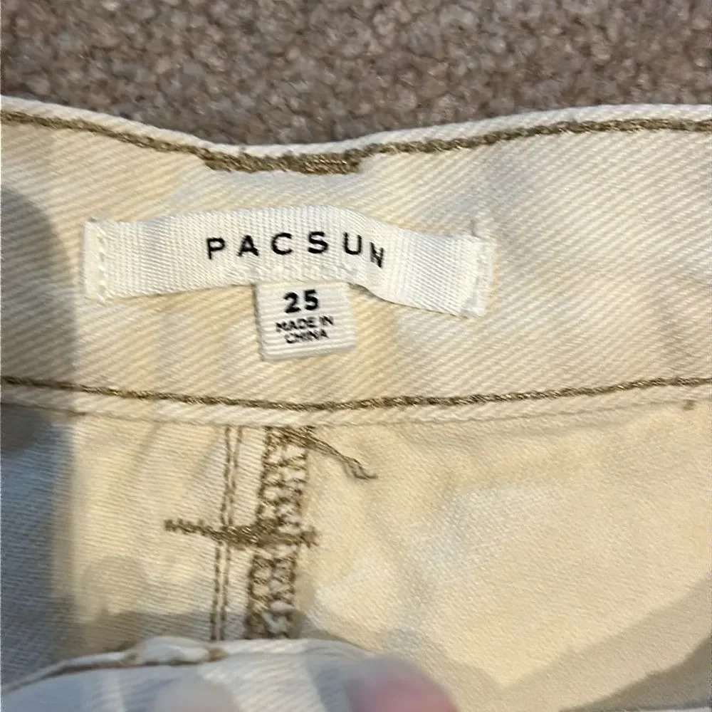 PacSun Women's Cream Cut Off Jean Shorts!